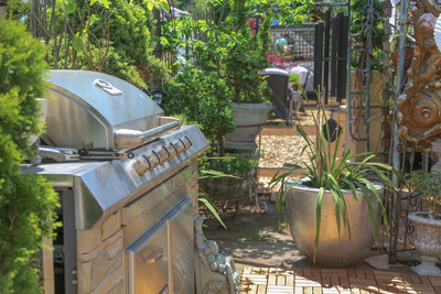 Entertaining and cooking outside is nirvana