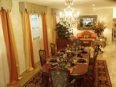 Crystal chandelier - elegant dining area